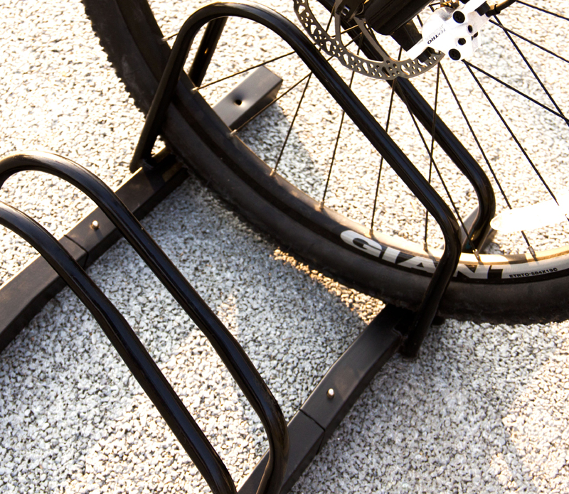 Kraftig galvanisert gulvmontert U-stil 5 sykkelskjermparkeringsstativ